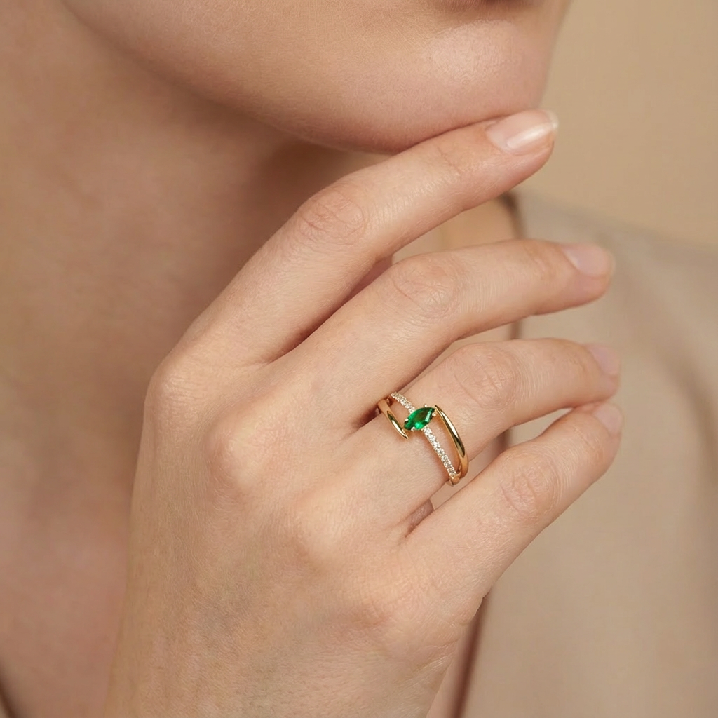 Anillo de Oro 14k Diseño Cruzado con Zirconia Verde Oval y Carril de Zirconias mod. 10389