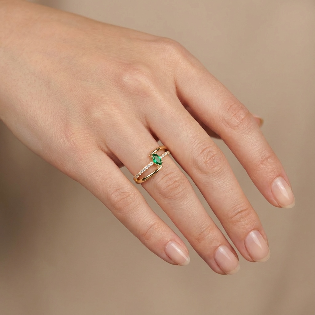 Anillo de Oro 14k Diseño Cruzado con Zirconia Verde Oval y Carril de Zirconias mod. 10389