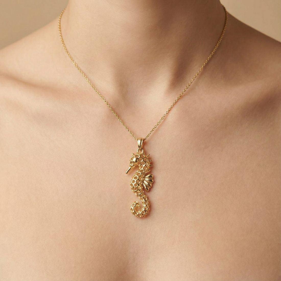 Dije de Oro 14k Caballito de Mar de Diseño en Red Brillante mod. 10256