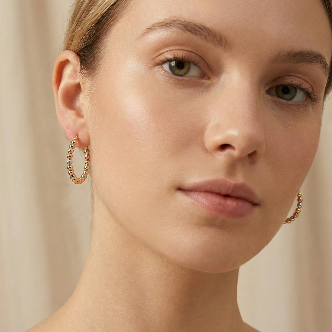 Arracada de Oro 14k Diseño Elegante con Esferas Lisas y Brillantes mod. 10319