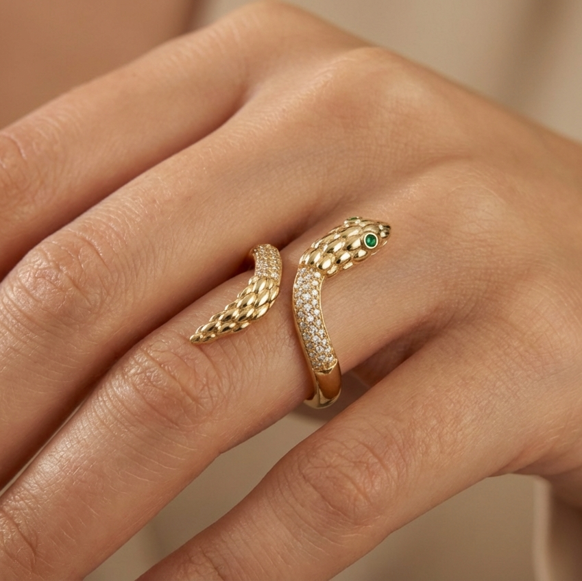 Anillo de Oro 14k Serpiente Atravesada con Incrustación de Zirconias mod. 10472