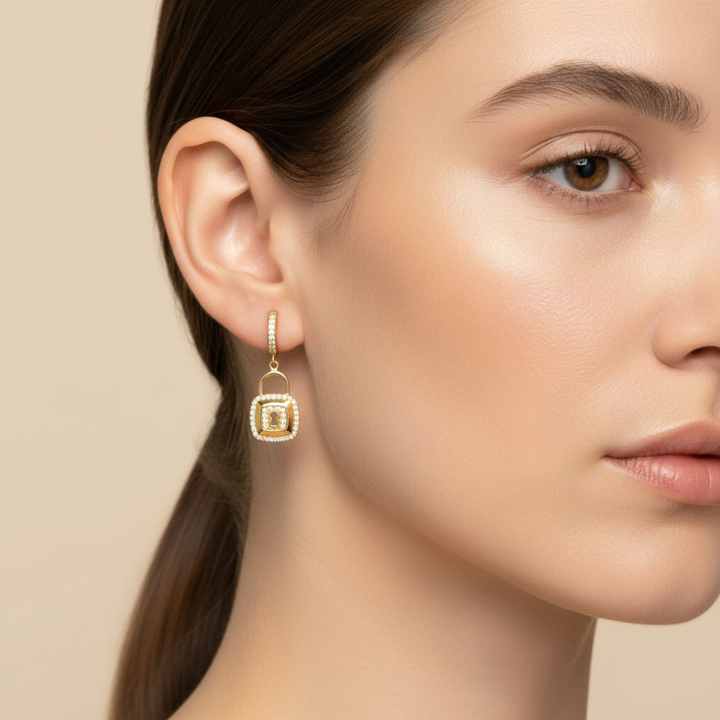 Grapa Larga de Oro 14k Diseño de Candado Brillante con Incrustación de Zirconias mod. 10383