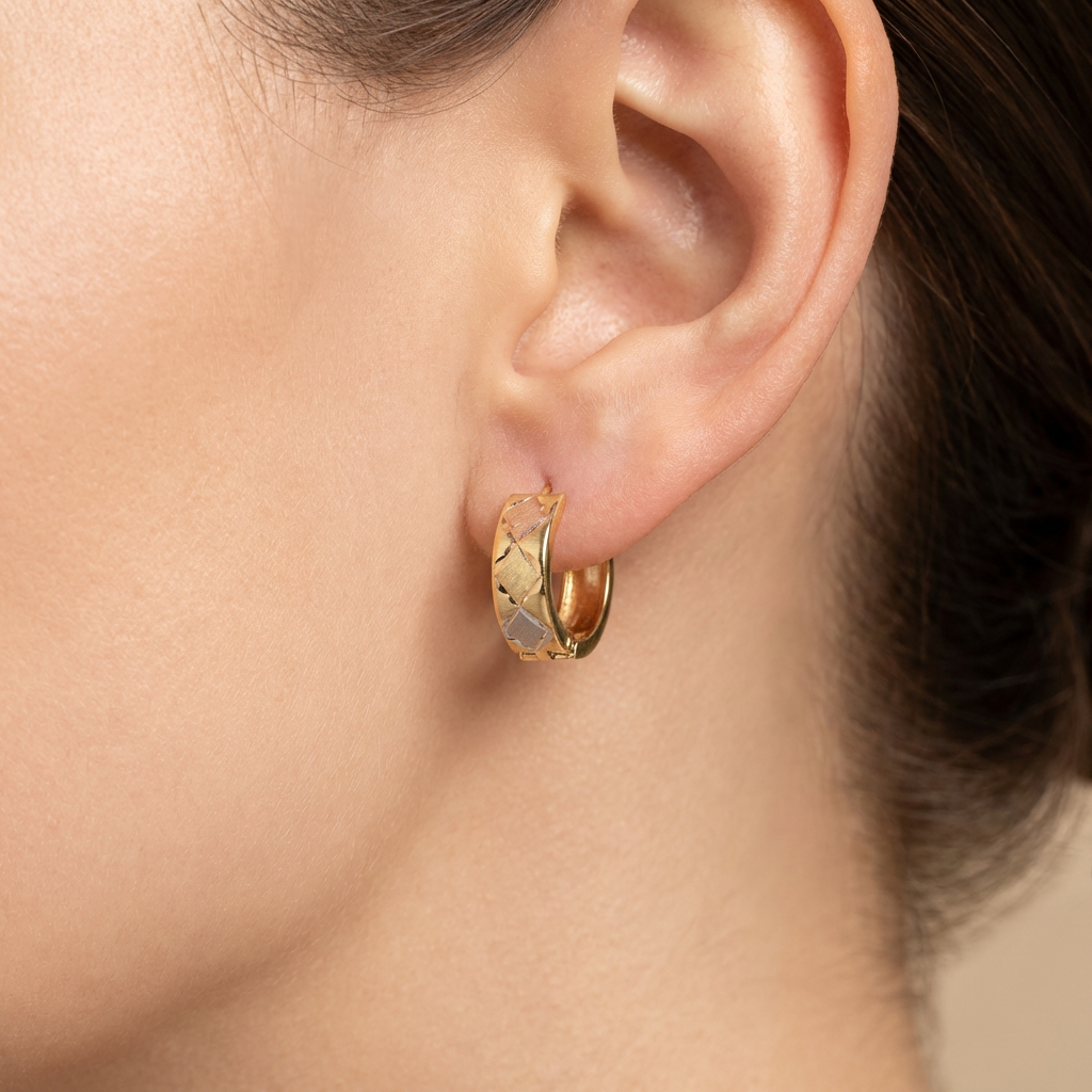 Grapa de Oro 14k Doble Vista con Zirconias y Detalles Diamantados en Diseño de Rombos Mate mod. 10587