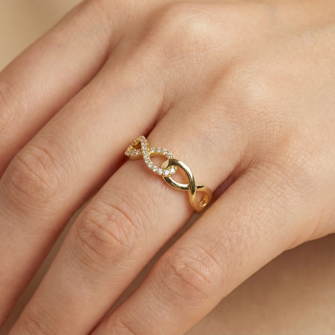 Anillo de Oro 14k Infinitos Enlazados con Incrustacón de Zirconias mod. 10281