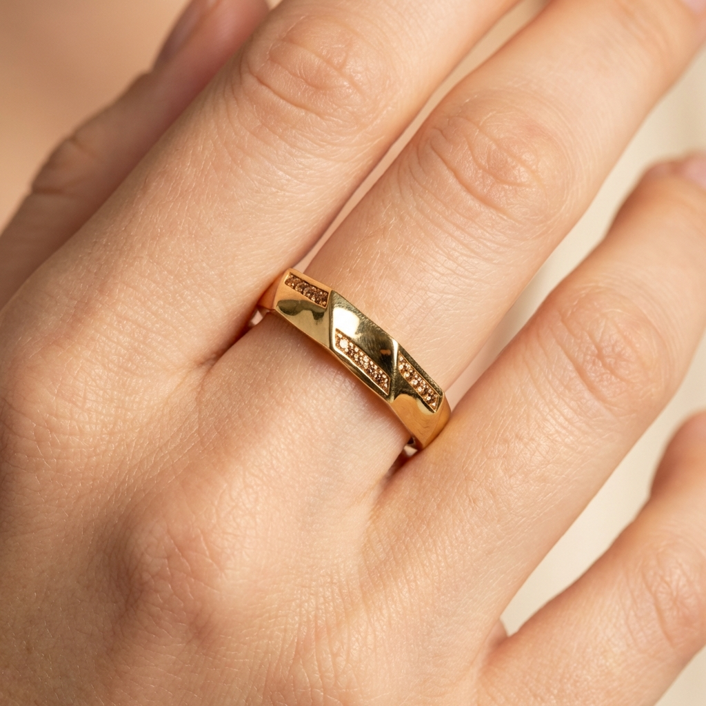 Anillo de Oro 14k Diseño Especial con Incrustación Alternada de Zirconias mod. 10468