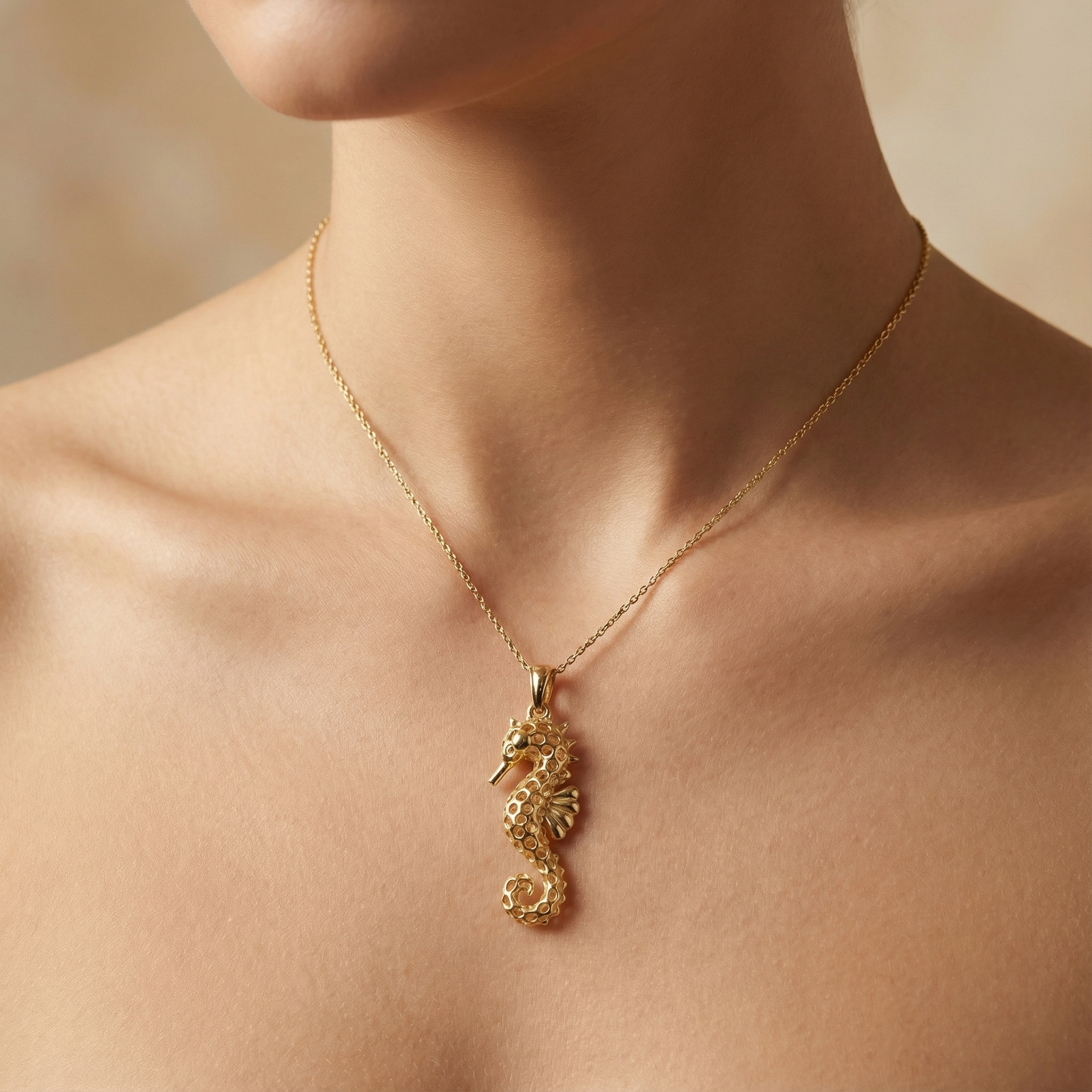 Dije de Oro 14k Caballito de Mar de Diseño en Red Brillante mod. 10256