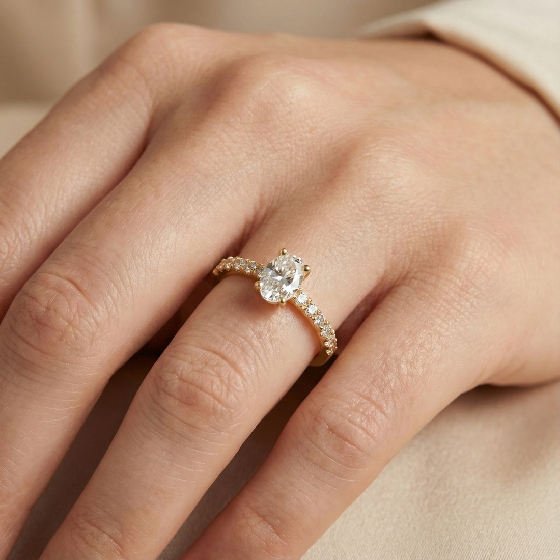 Anillo de Compromiso en Oro 14k con Zirconia Oval Brillante mod. 10267