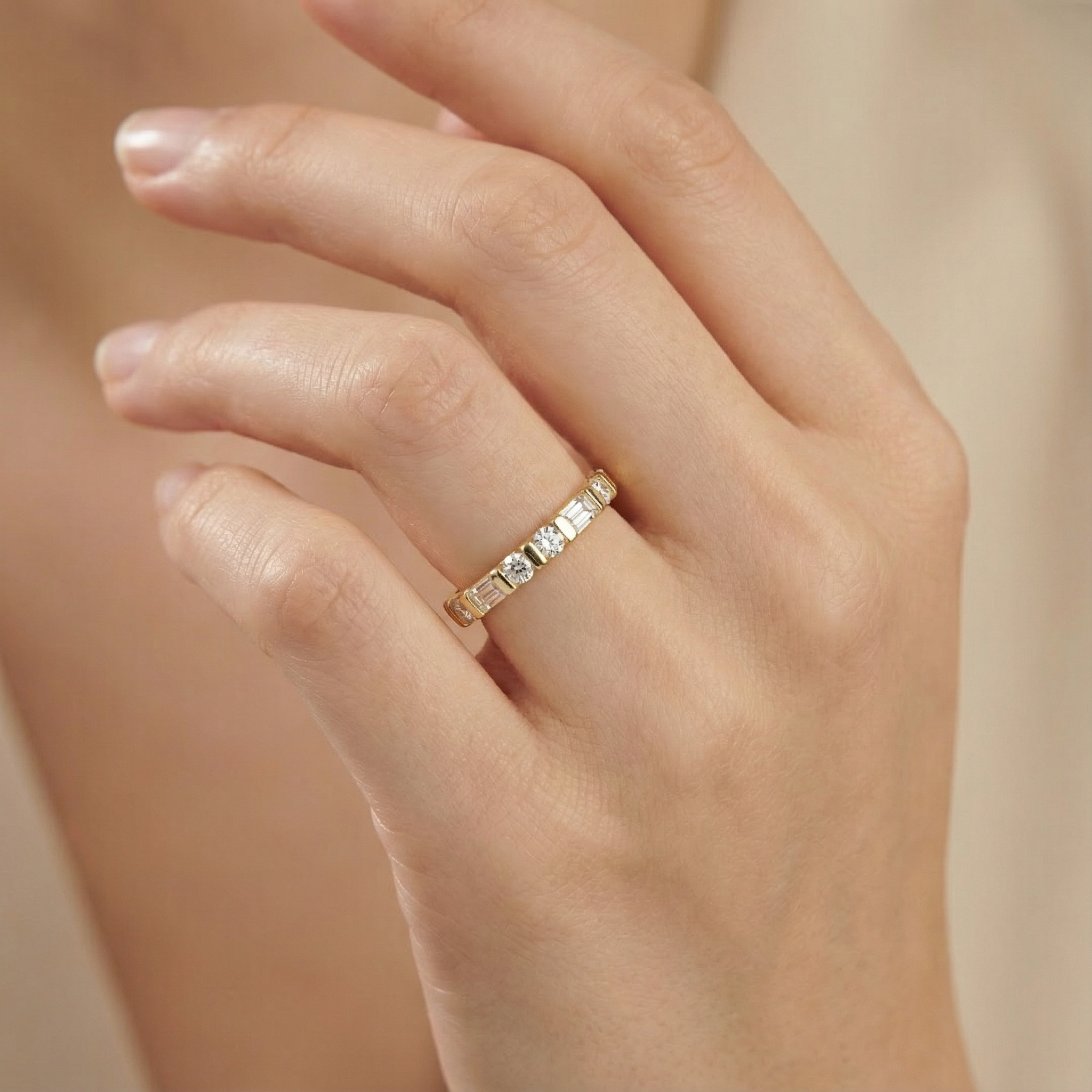 Anillo de Oro 14k Diseño Fino con Zirconias Brillantes mod. 10233