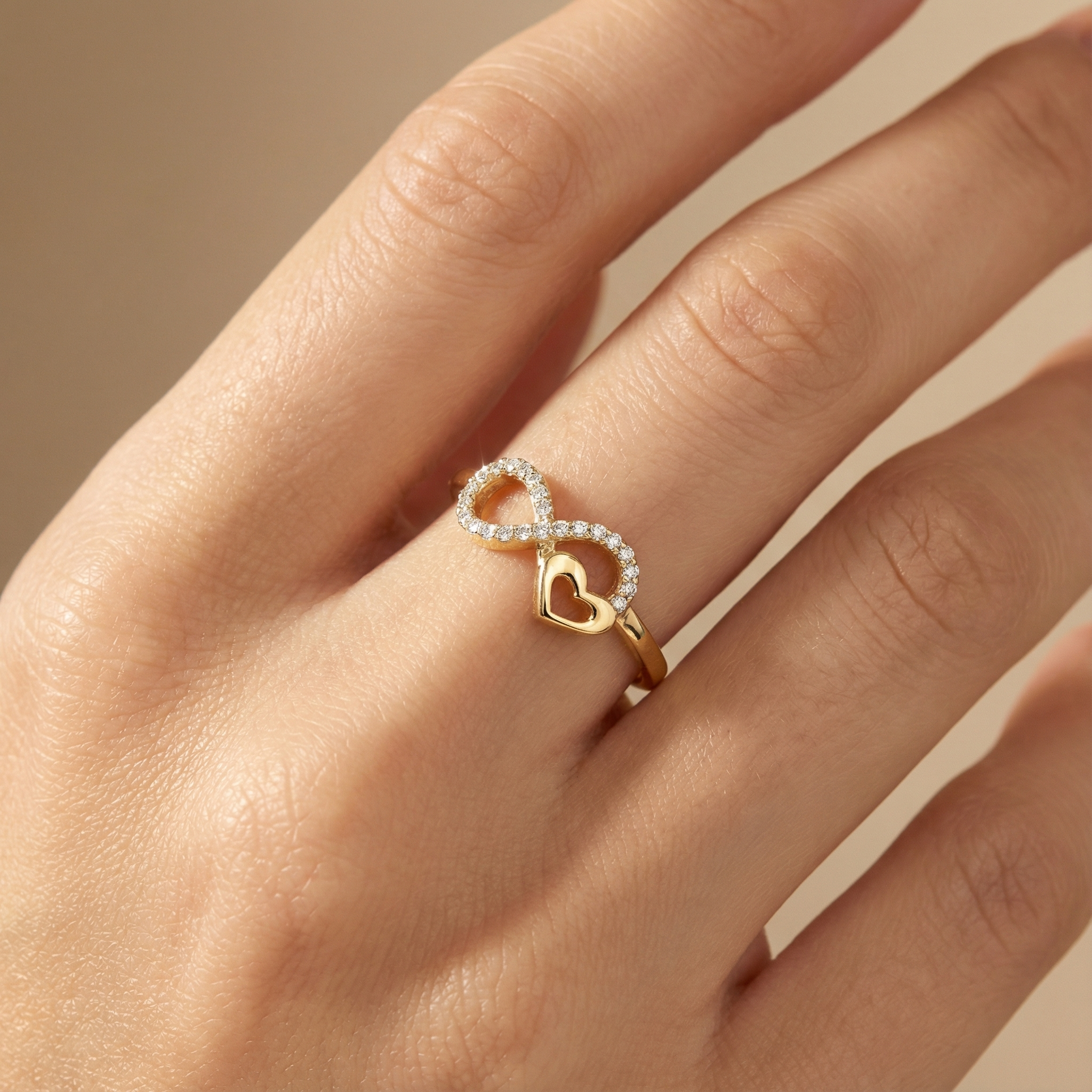 Anillo de Oro 14k Corazones Finos Detallados con Zirconias mod. 10276