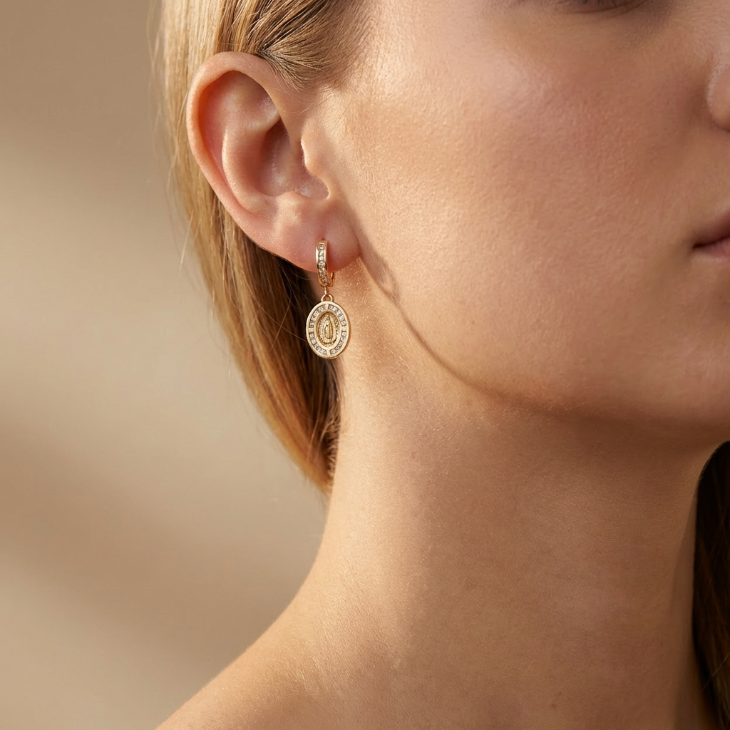 Grapa Larga de Oro 14k con Broche de Zirconias y Medalla de la Virgen Guadalupe mod. 10597