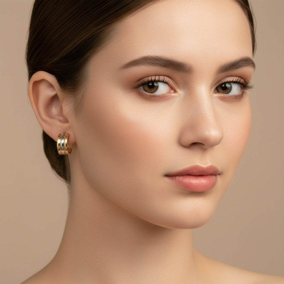 Arracada de Oro 14k Estilo Tubular Hueco y Brillante de Tamaño Pequeño mod. 10312