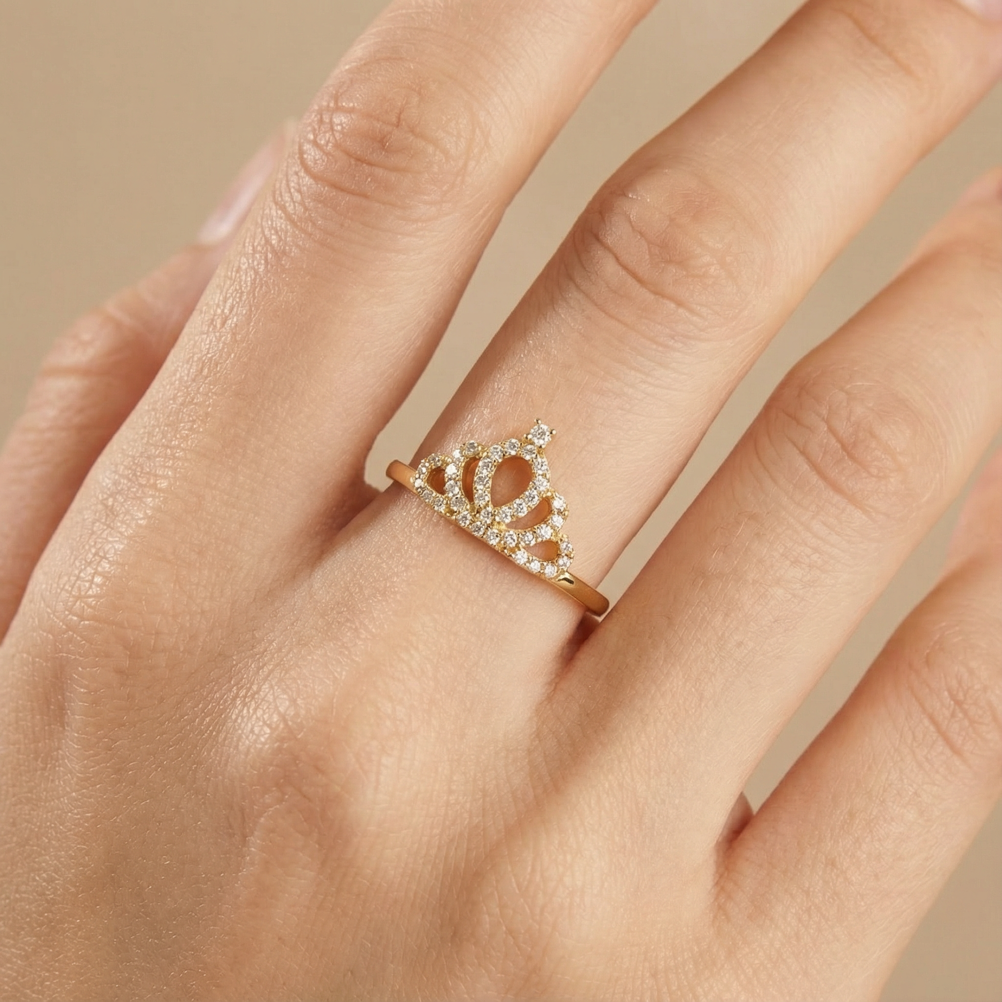 Anillo XV Años de Oro 14k Corona Especial Incrustada con Zirconias mod. 10265