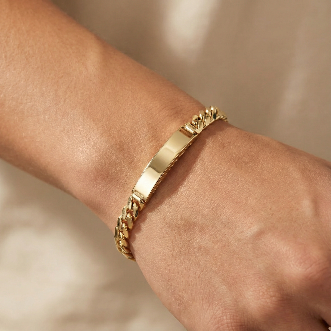 Esclava de Oro 14k Hueca de Tejido Barbado Brillante con Broche Incrustado con Zirconias mod. 10303