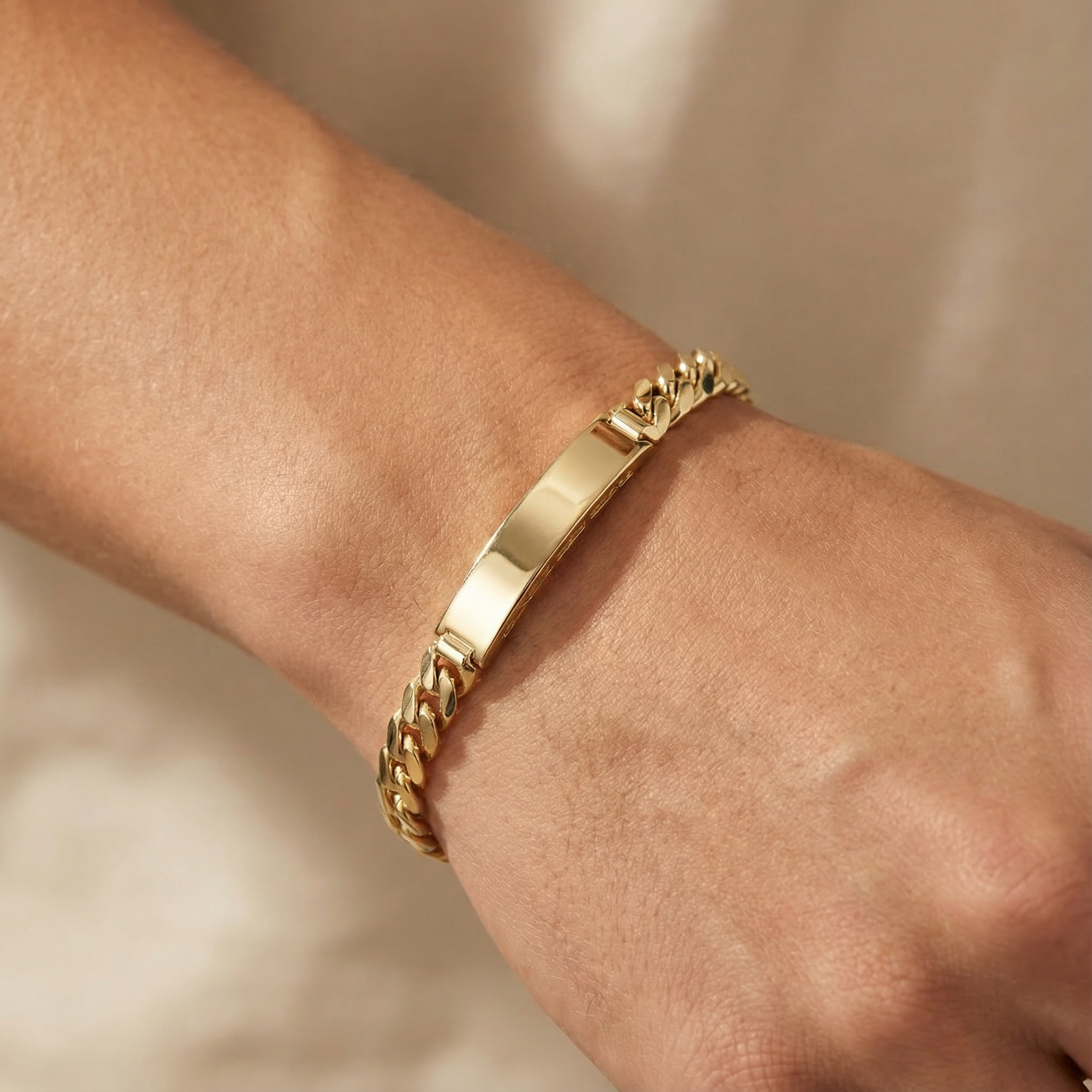 Esclava de Oro 14k Hueca de Tejido Barbado Brillante con Broche Incrustado con Zirconias mod. 10303