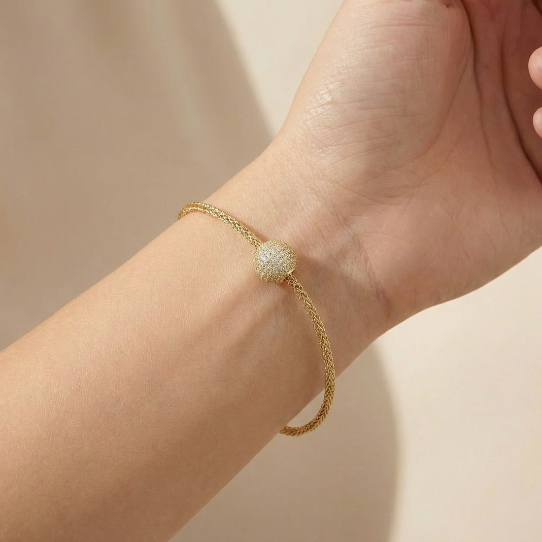 Charm de Oro 14k Bola de Fuego Grande Incrustada con Zirconias Brillantes mod. 10649