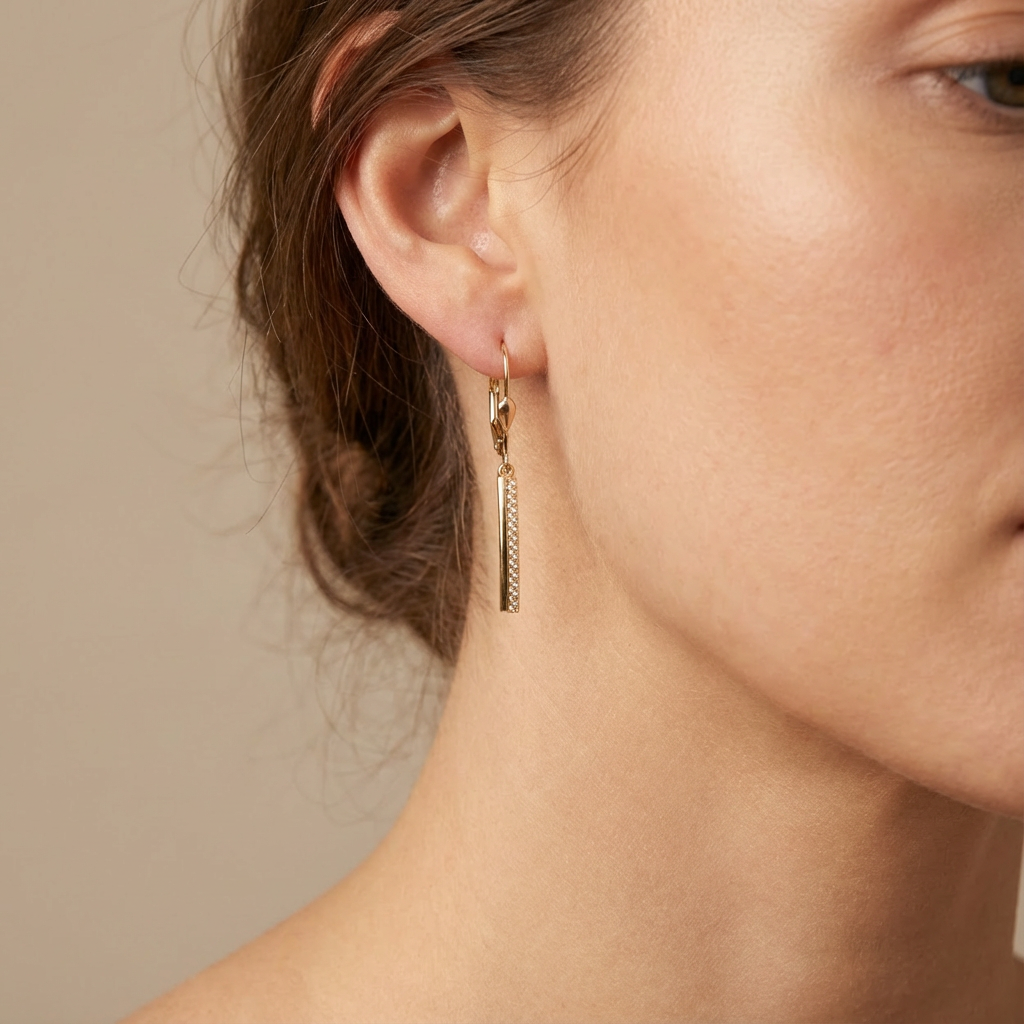 Arete Largo de Oro 14k Diseño Tira Fina Incrustada con Zirconias mod. 10347