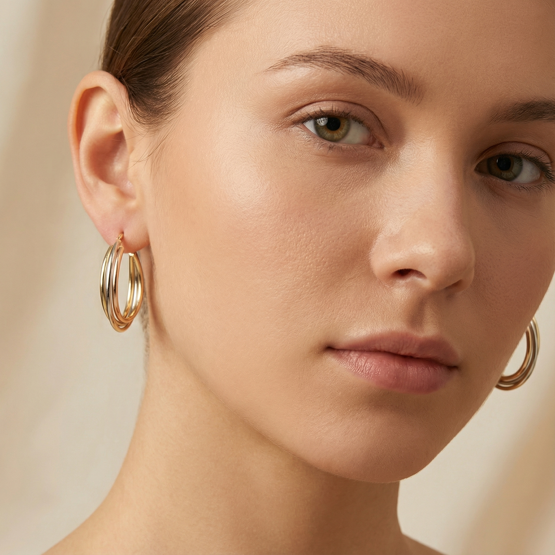 Arracada de Oro 14k Diseño Torzal de Estilo Tubular Hueco en Forma Oval Brillante mod. 10307