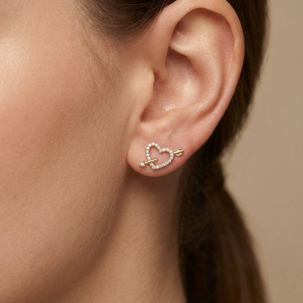 Arete de Oro 14k Corazón Flechado con Incrustación de Zirconias Finas mod. 10432
