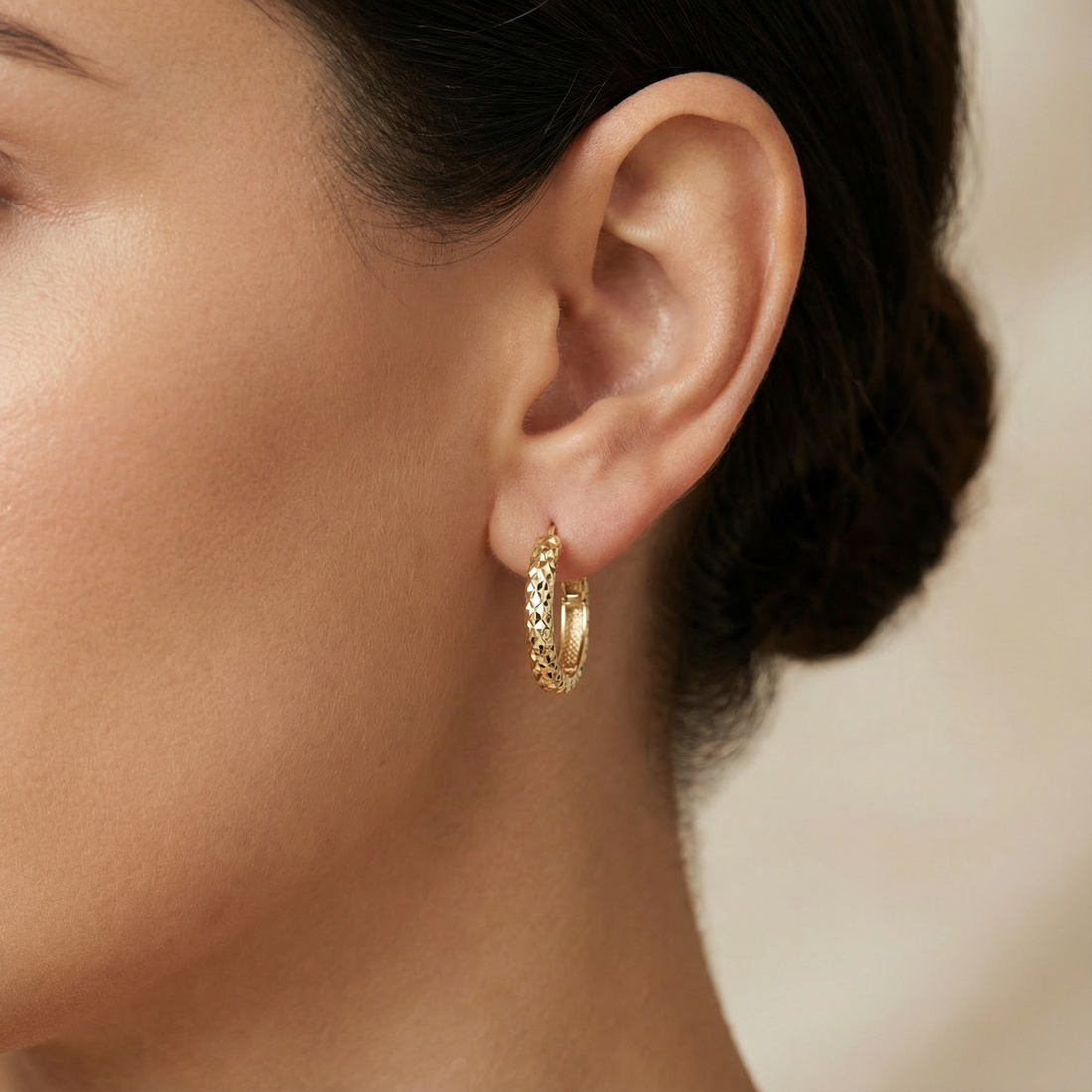 Grapa de Oro 14k Diseño Hueco Redondo con Diamantado Especial Brillante mod. 10306