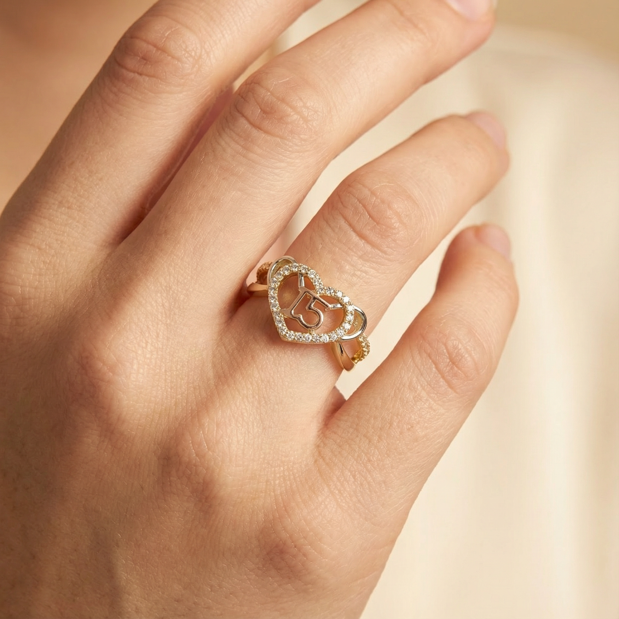 Anillo XV Años de Oro 14k Diseño Elegante con Número mod. 10206