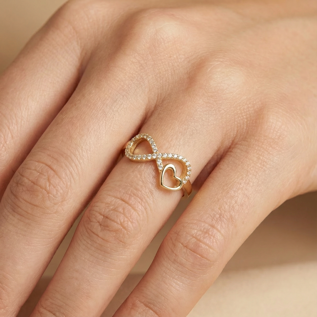 Anillo de Oro 14k Infinito con Zirconias y Corazón mod. 10222