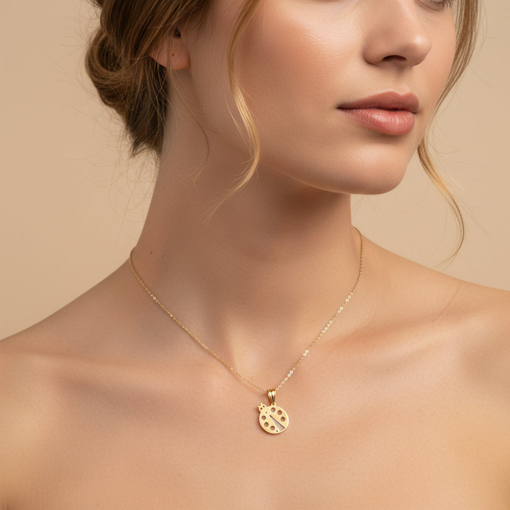 Dije de Oro 14k Diseño de Mariquita con Madre Perla mod. 10086