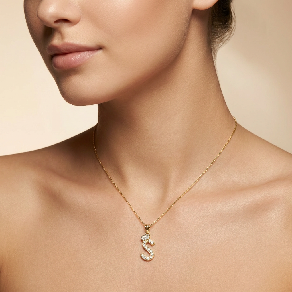 Dije de Oro 14k Modelo de Inicial S Diseñado con Corona e Incrustación de Zirconias mod. 10573