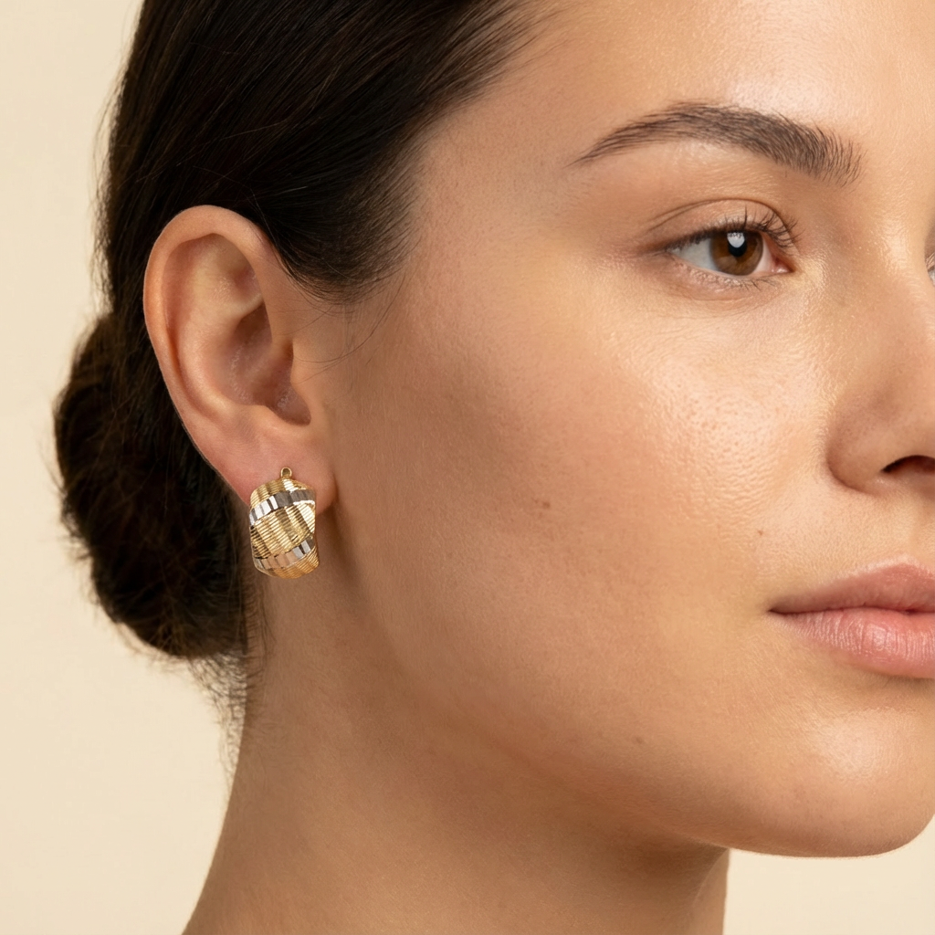 Arete con Broche Patente de Oro 14k Modelo Fino con Líneas Brillantes mod. 10352