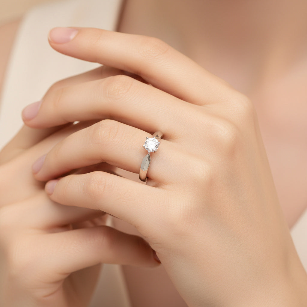 Anillo de Compromiso en Oro 14k con Diseño Flecha y Zirconia Fina mod. 10400