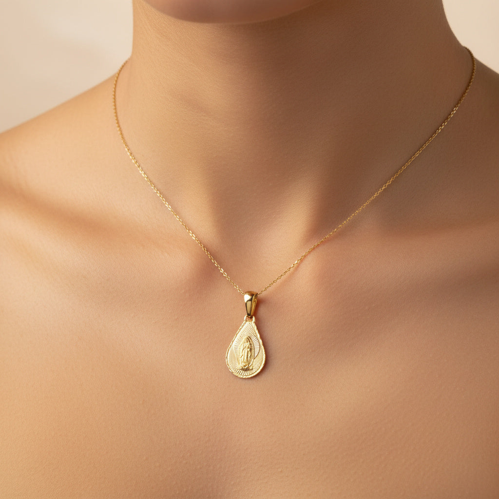 Medalla de oro 14k Virgen de Guadalupe Diseño de Gota Diamantado y Mate mod. 10181