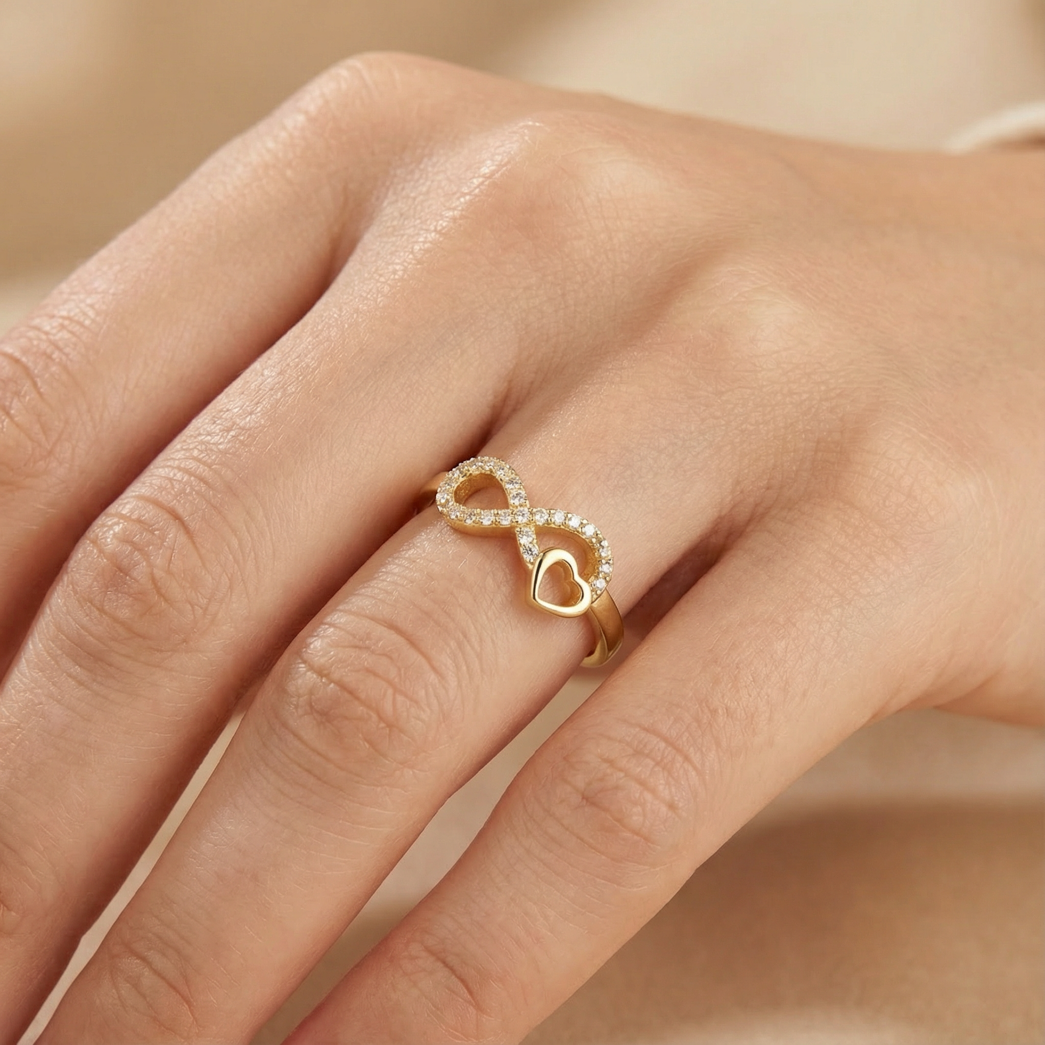 Anillo de Oro 14k Infinito de Zirconias con Corazón Brillante mod. 10217