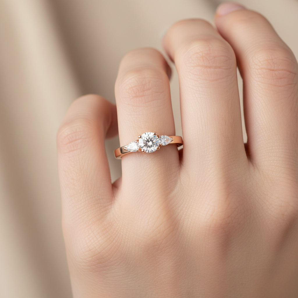 Anillo de Compromiso en Oro 14k con Zirconias Finas en Diseño de Flor mod. 10408