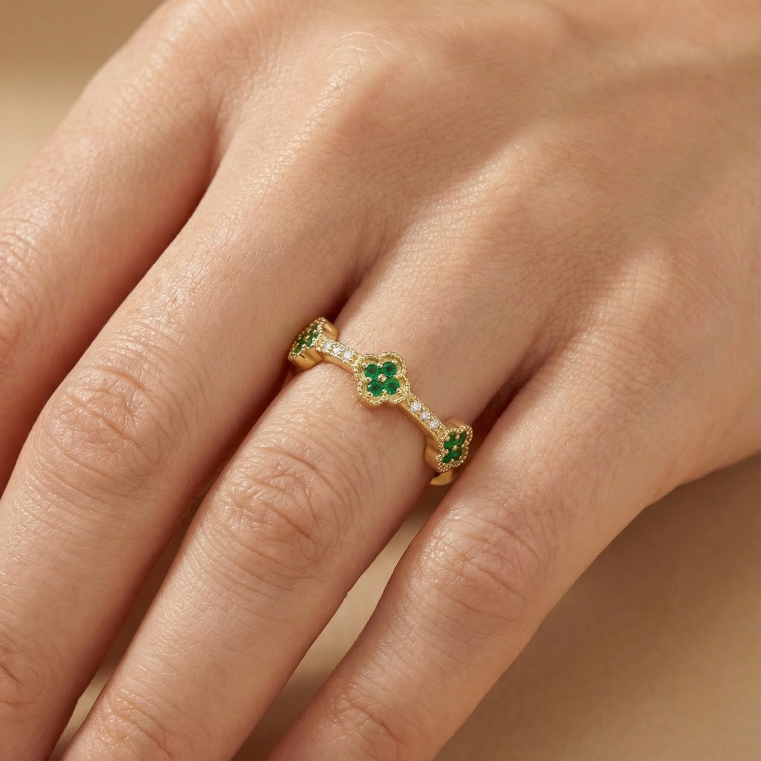 Anillo de Oro 14k con Trébolesde Zirconia Verde mod. 10272