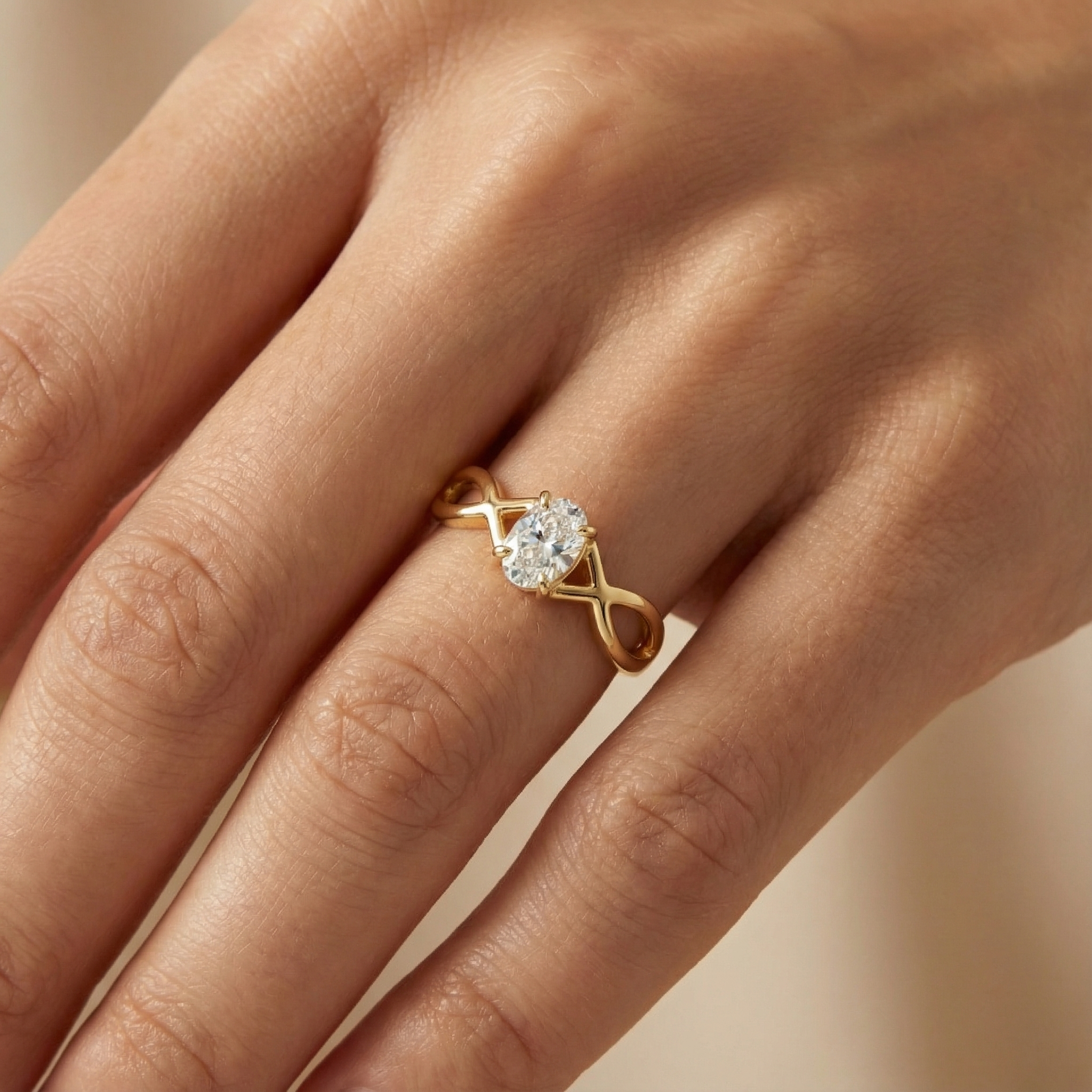 Anillo de Compromiso en Oro 14k Diseño de Ondas Infinitas con Zirconia Brillante mod. 10269