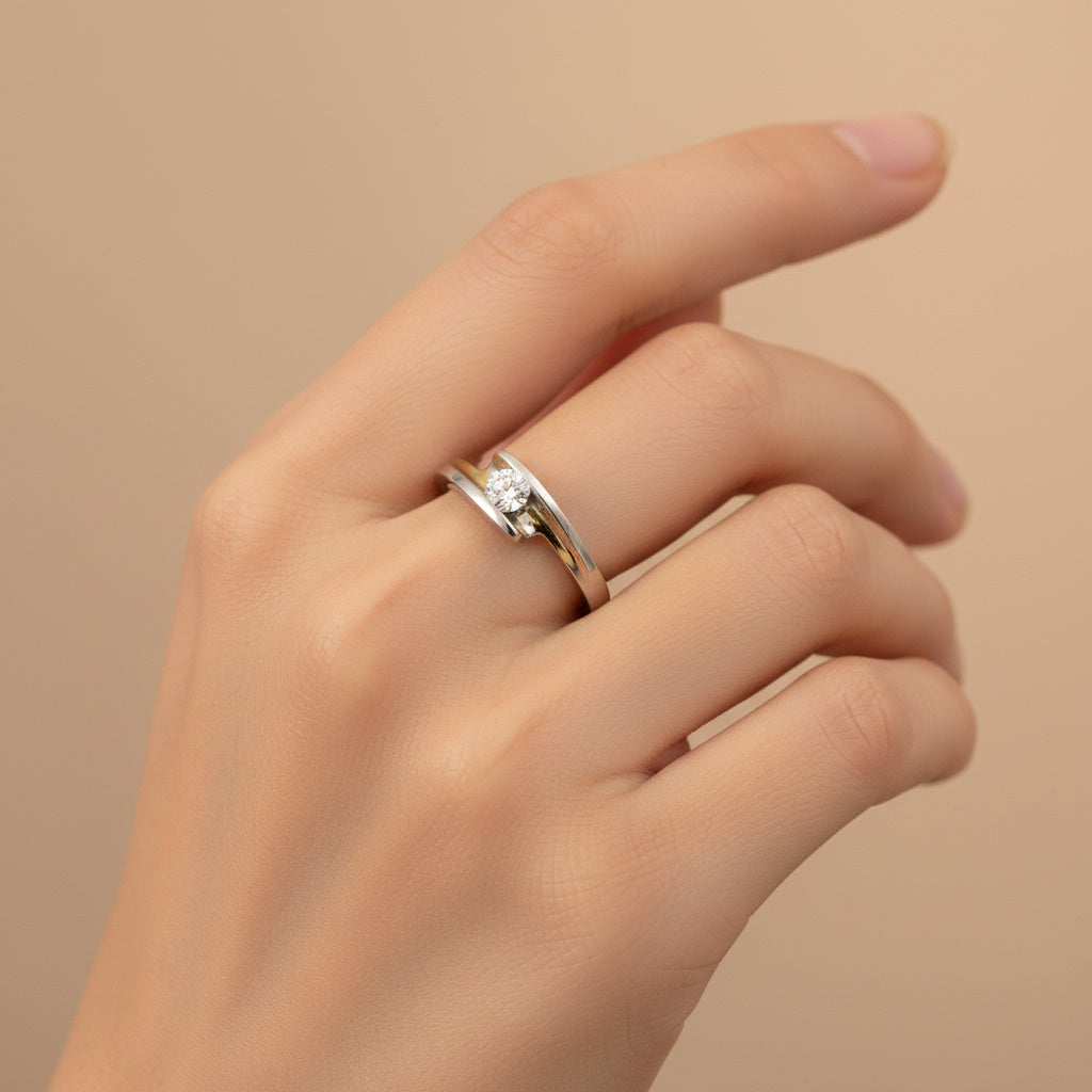 Anillo de Compromiso en Oro 14k Diseño Acanalado con Zirconia Brillante mod. 10404