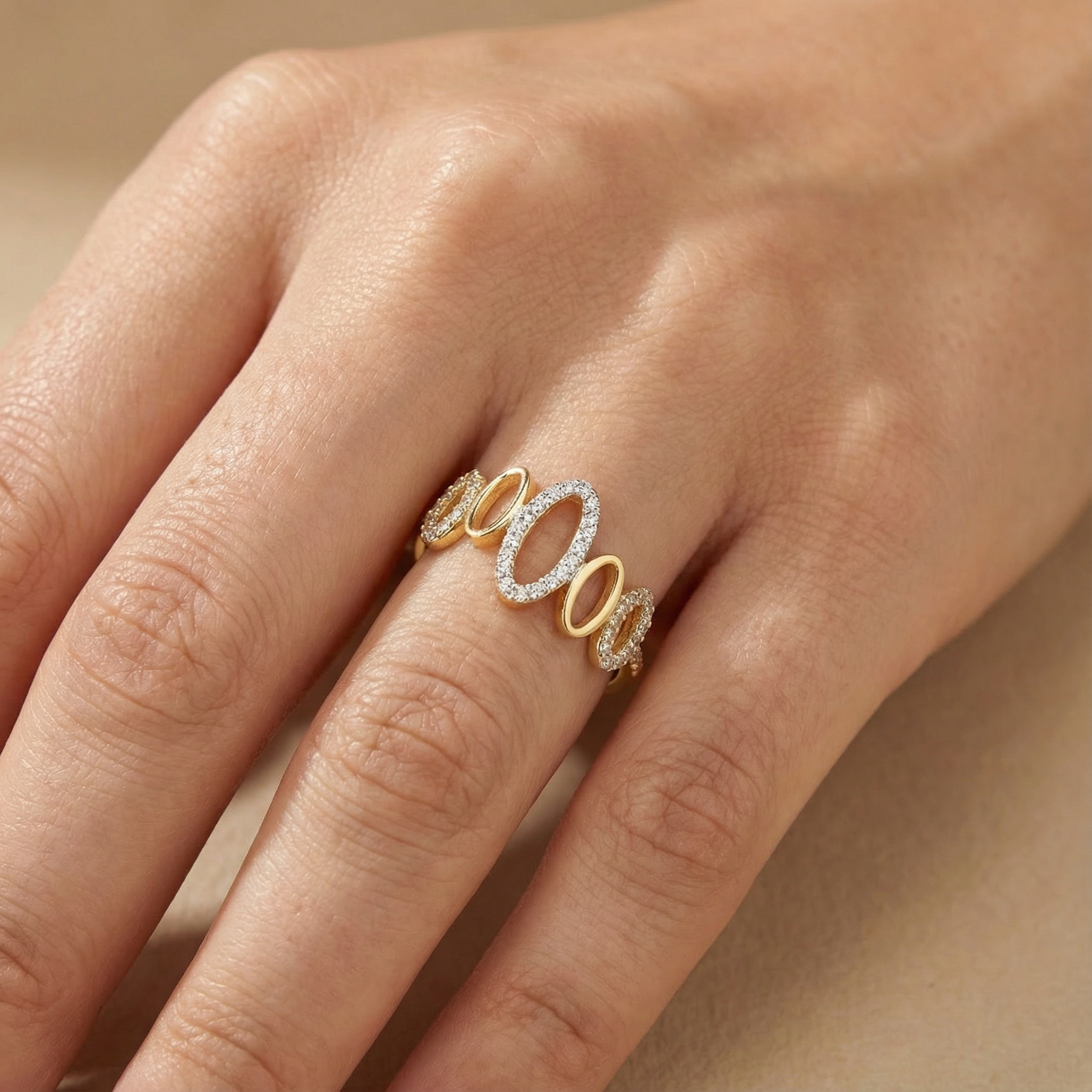 Anillo de Oro 14k Onda Brillante con Zirconias mod. 10220