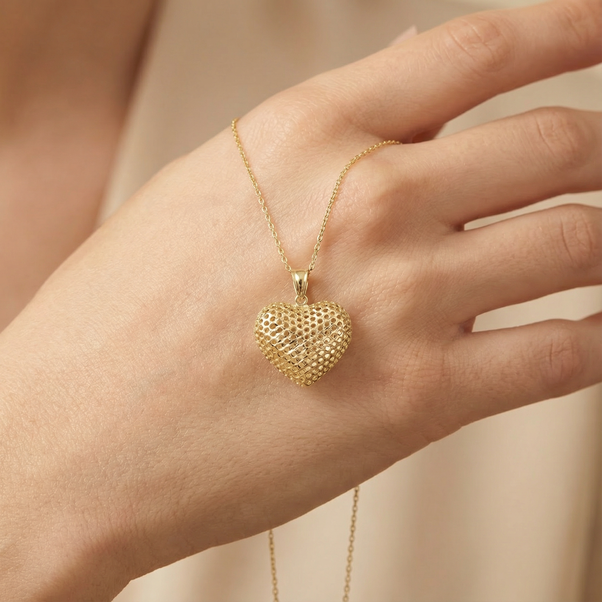 Dije de Oro 14k Corazón Inflado Hueco en Diseño de Red Brillante mod. 10261