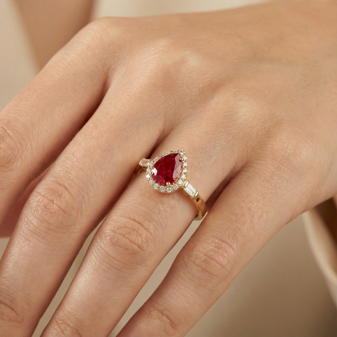 Anillo de Oro 14k Diseño Especial con Zirconia de Gota Roja mod. 10288