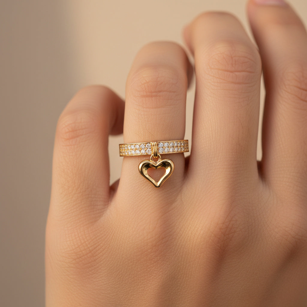 Anillo de Oro 14k Incrustado de Zirconias con Dije de Corazón Hueco mod. 10200