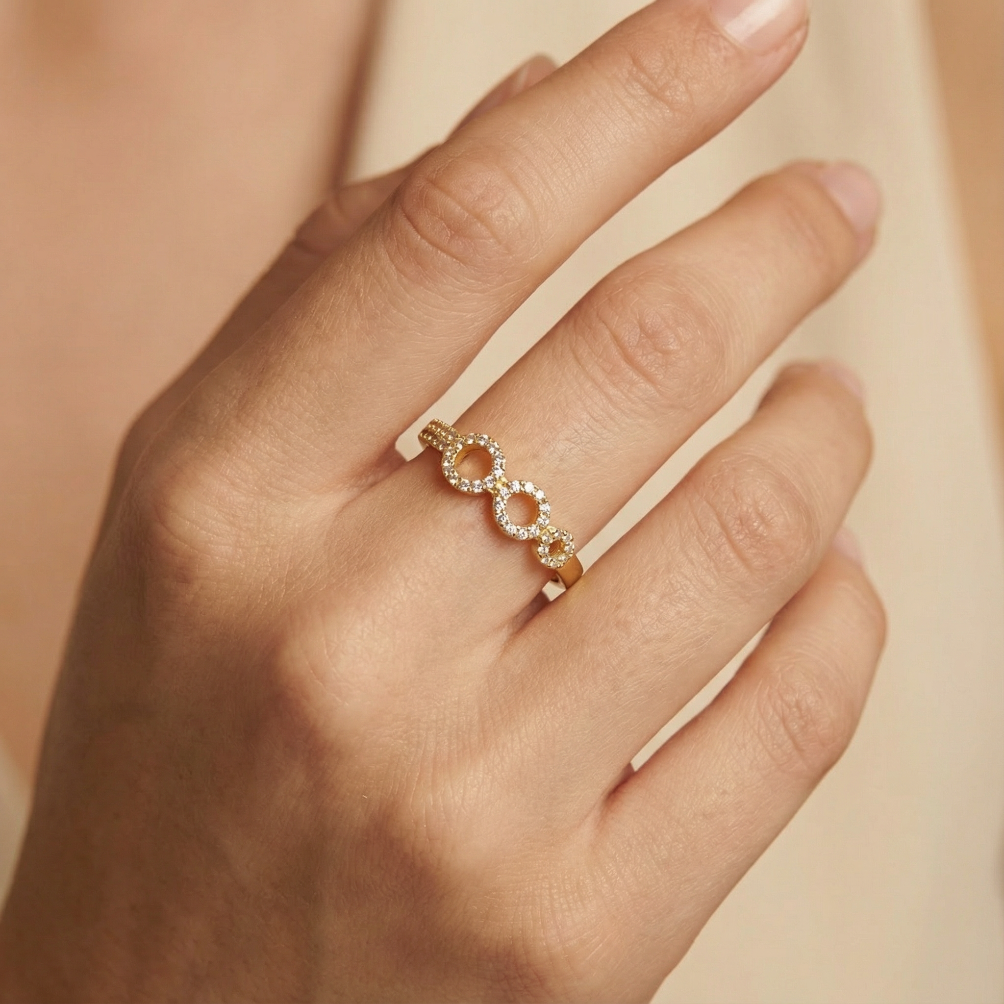 Anillo de Oro 14k Diseño con Círculos de Zirconias Finas mod. 10279