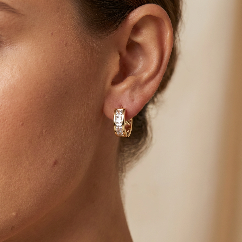 Grapa de Oro 14k Doble Vista con Zirconias y Detalles Diamantados en Diseño de Rombos Mate mod. 10587