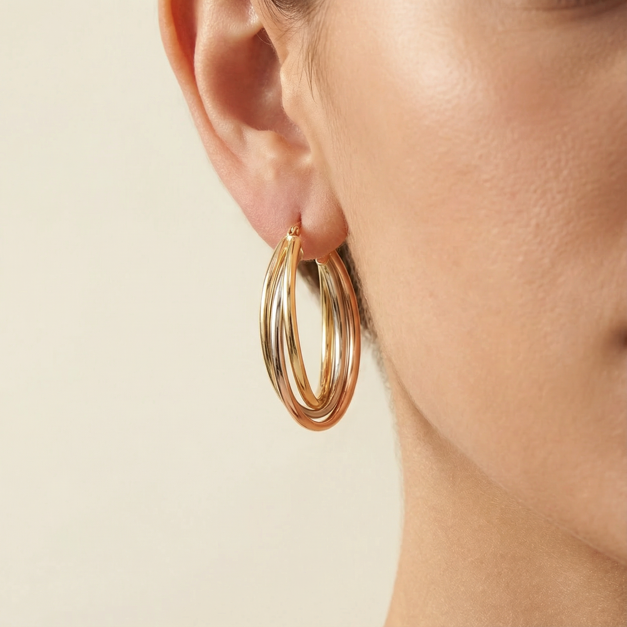 Arracada de Oro 14k Diseño Torzal de Estilo Tubular Hueco en Forma Oval Brillante mod. 10307