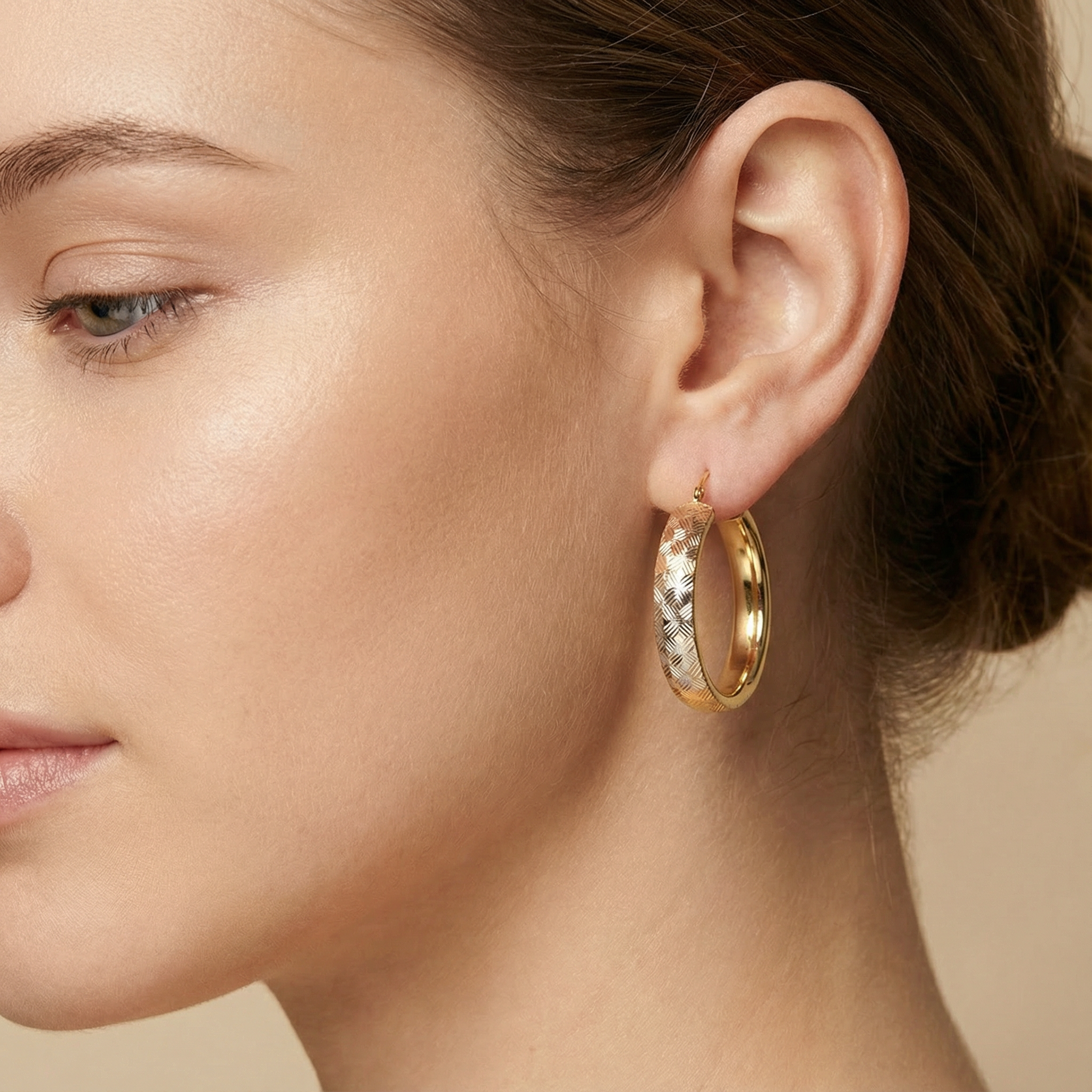 Arracada de Oro 14k Diseño Redondo con Diamantado Fino de Rombo mod. 10313