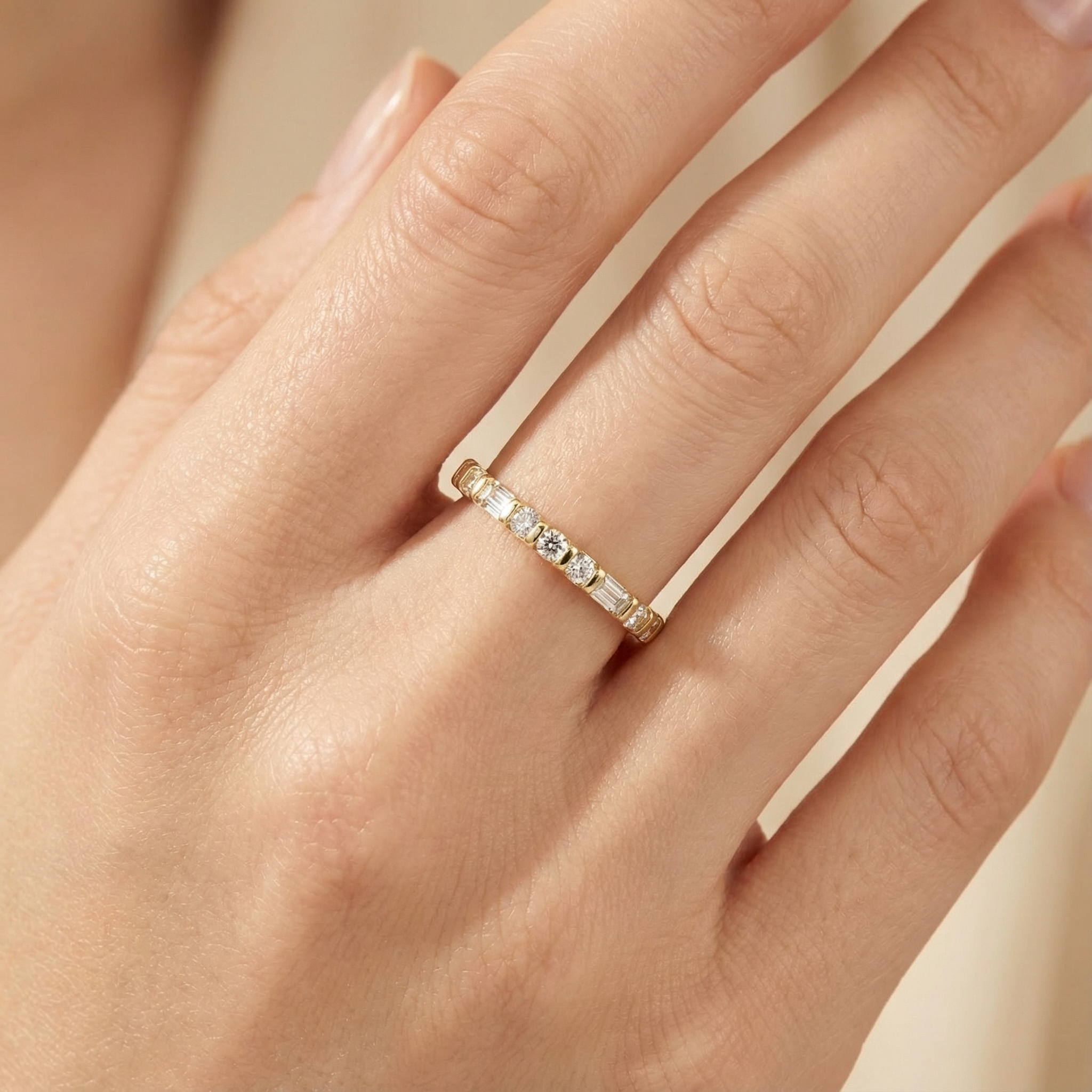 Anillo de Oro 14k Diseño Fino con Zirconias Brillantes mod. 10233