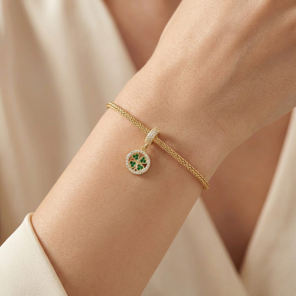 Charm de Oro 14k Trébol de la Buena Suerte Incrustado con Zirconias mod. 10655