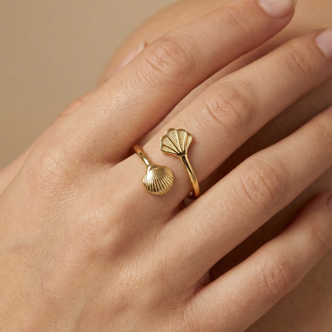 Anillo de Oro 14k Estilo Abierto con Conchas Brillantes mod. 10221