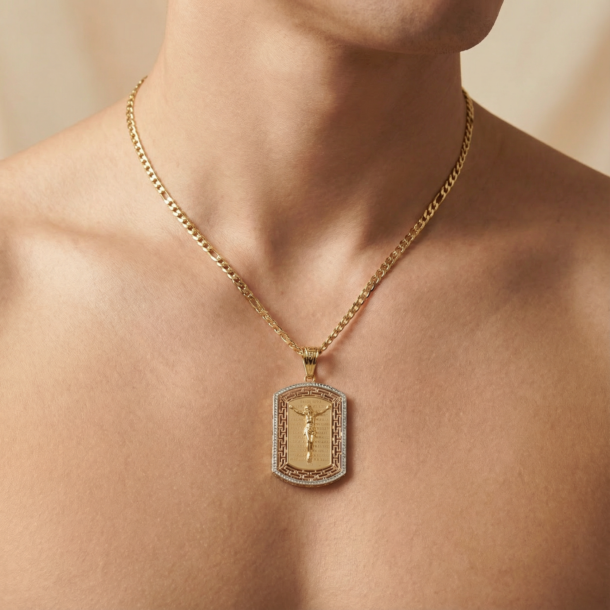 Dije de Oro 14k Religioso de Diseño Plus con Crucifijo Detallado con Grecas e Inscripción del Padre Nuestro mod. 10251