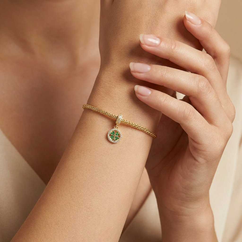 Charm de Oro 14k Trébol de la Buena Suerte Incrustado con Zirconias mod. 10655
