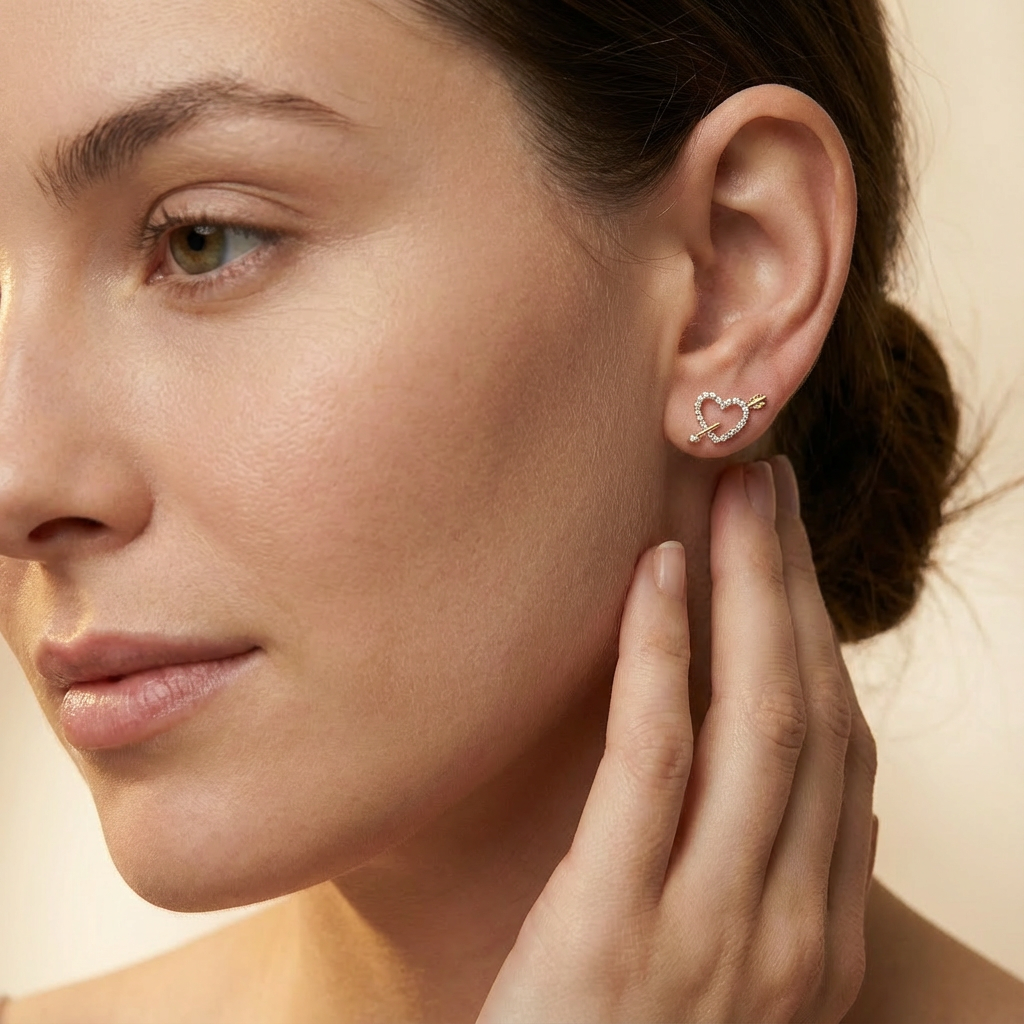 Arete de Oro 14k Corazón Flechado con Incrustación de Zirconias Finas mod. 10432