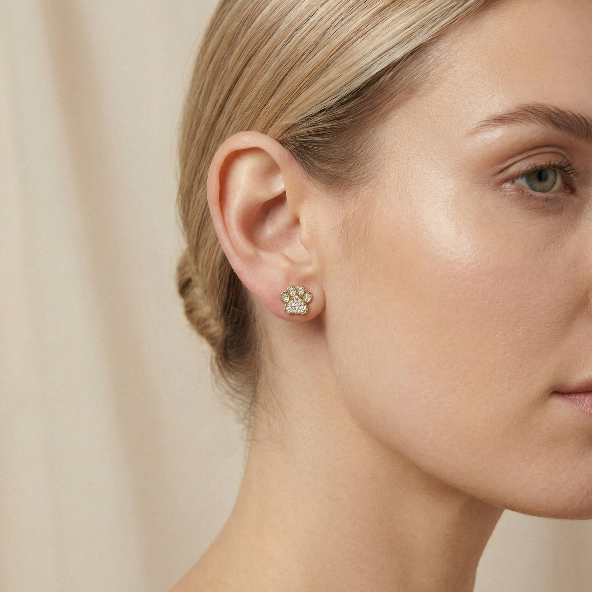 Arete de Oro 14k Huella de Perrito con Zirconias Brillantes mod. 10634